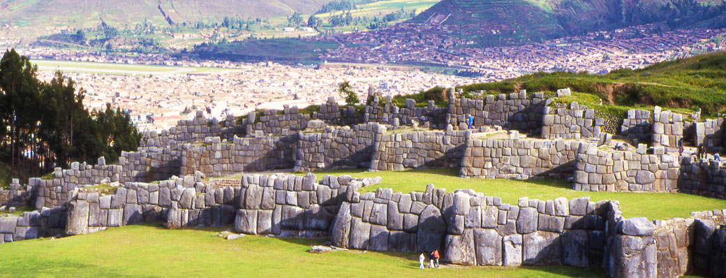 Sacsayhuaman avec Cusco en arrière-plan